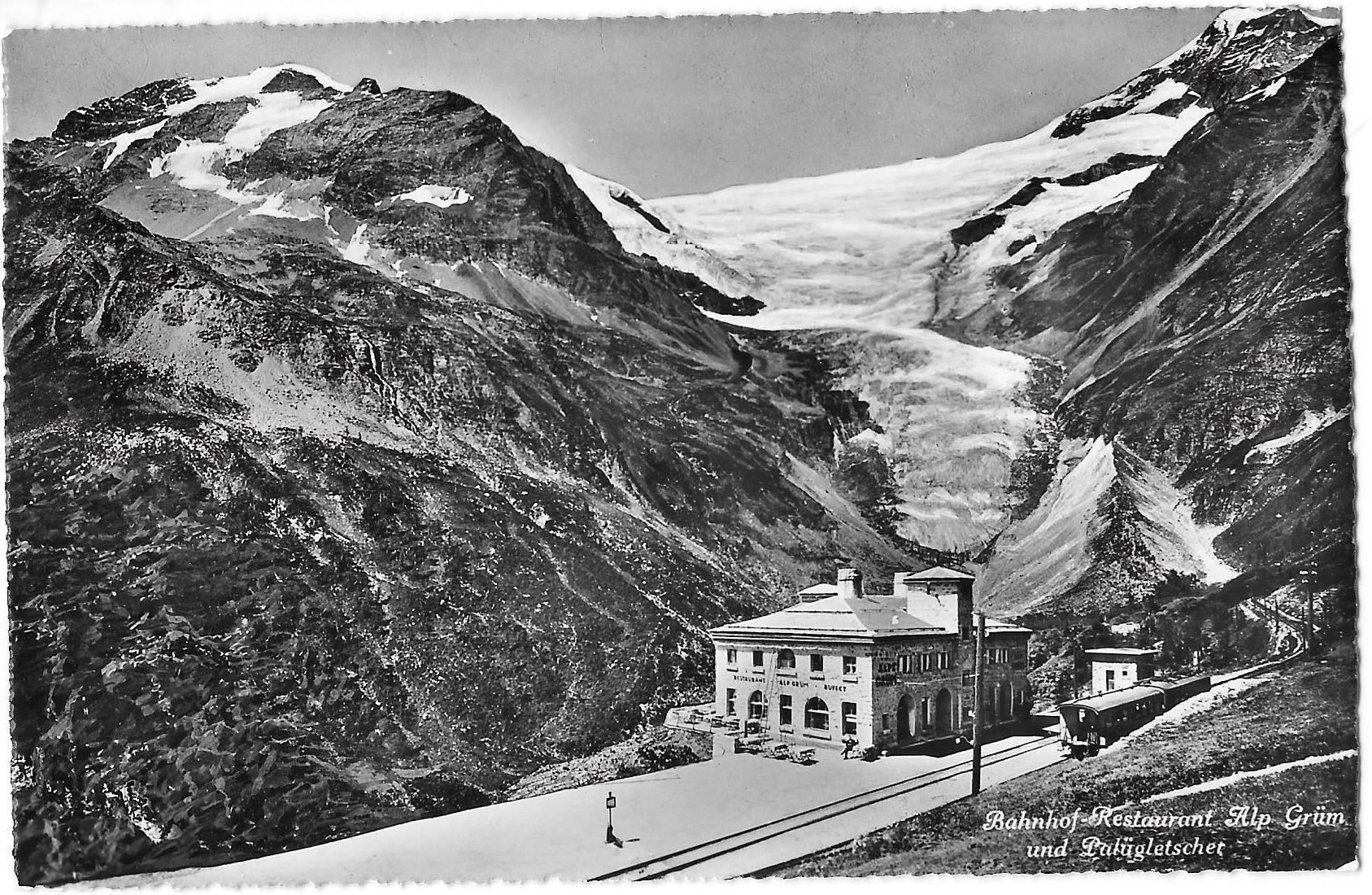 Cartoline postali: Bahnhof Restaurant Alp Grüm mit Bahn – Usato da Olten venduto da clotaldi