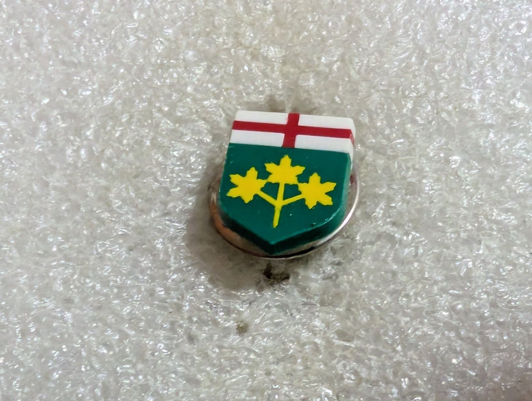 Placchette & Badge: Ansteckpin 196: Ontario – Usato da Oppligen venduto da Pin-Fall-Shop
