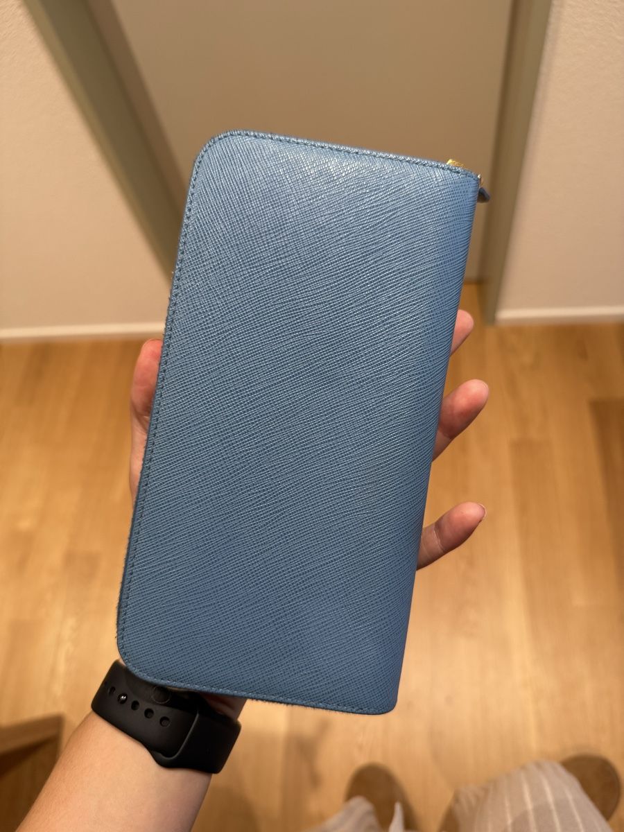 Prada Portamonete: Light Blue Prada Leather Wallet – Usato da Zürich venduto da sas_5f2h 1
