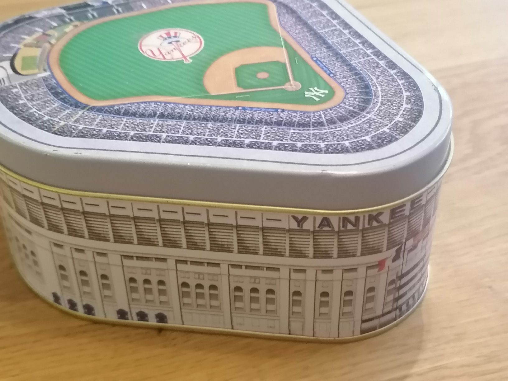 Autres décorations & accessoires: Yankee Stadium Blechdose - Stadia Tins - – D'occasion à Basel par vintagecollector 4