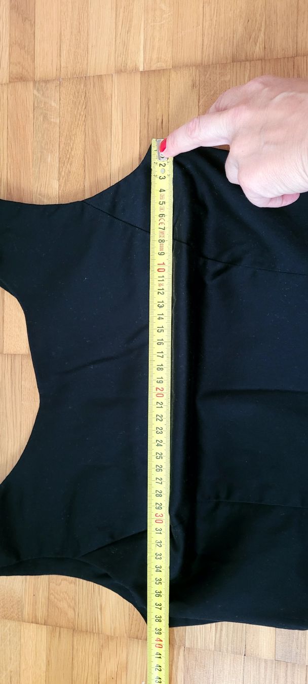 Hallhuber Kleider: Hallhuber Kleid, schwarz, Grösse 34, tailliert, elegant. – Neu (gemäss Beschreibung) aus Emmenbrücke von gatasalvache 9