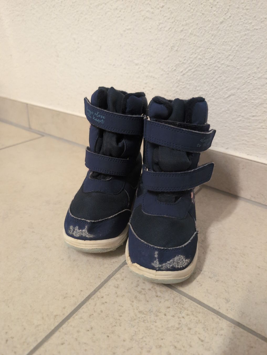 Dosenbach Scarpe per ragazze: Winterschuh Eiskönigin Elsa, Grösse 26 – Usato da Alberswil venduto da __colafroeschli__ 1