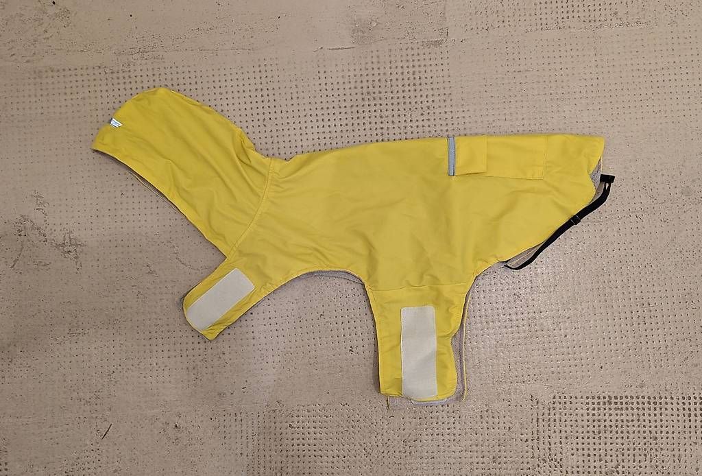 Abbigliamento: Imperméable pour chien / Dog rain jacket – Usato da Carouge GE venduto da faneeel