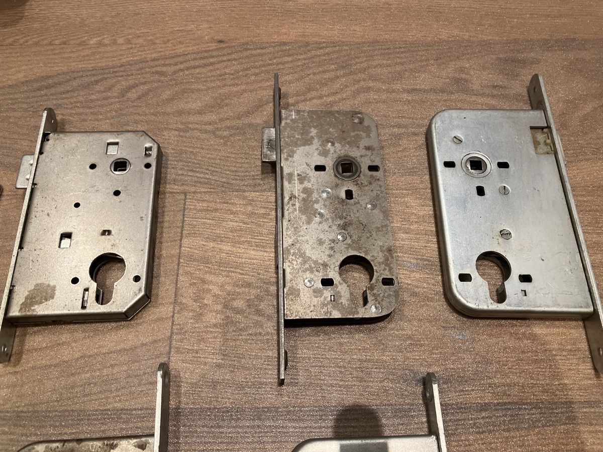 Spine: Diverse Einsteckschlösser und Zubehör – Usato da Willisau venduto da son_lq7g 2