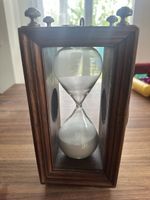 Hochwertige Sanduhr im maritimen Stil – Holz & Messing