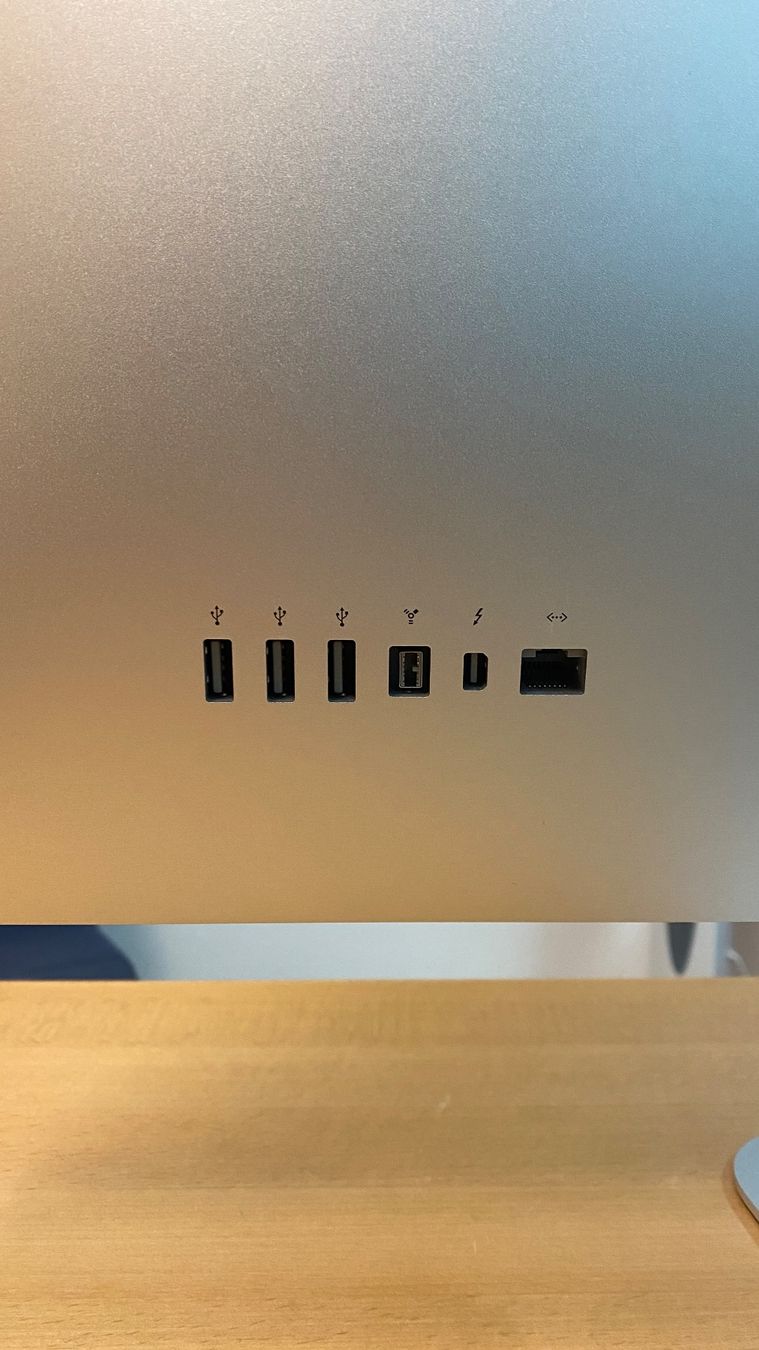 Apple Ecrans: Apple Thunderbolt Display 27 + VESA mount + Thunderbolt Adap – D'occasion à Kaltbrunn par la77 1