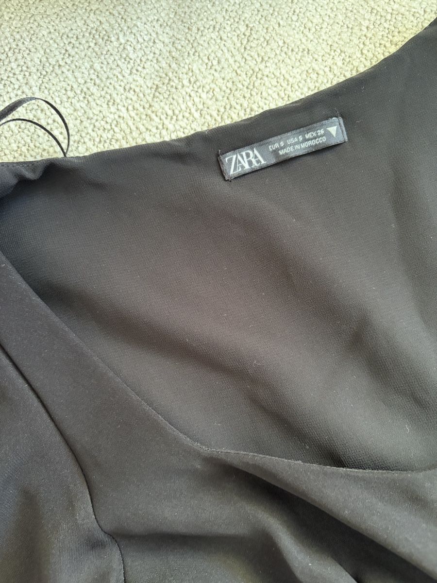 Zara Vestiti: BLACK ZARA BUTTON-UP DRESS – Usato da Zürich venduto da dor_9l9g 3