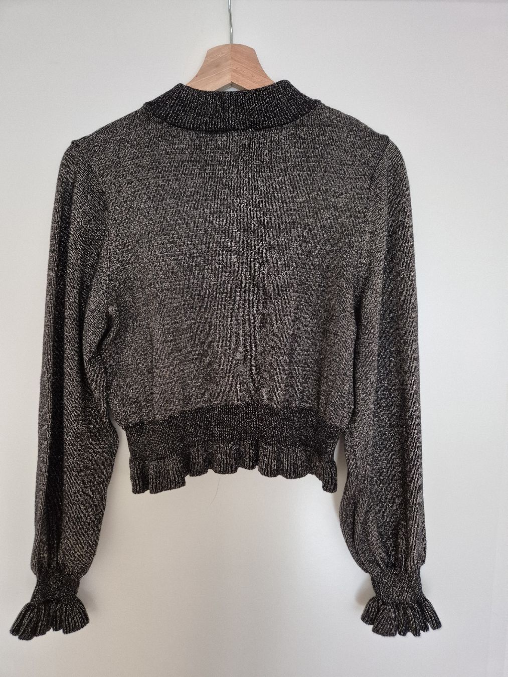 Monki Pullover & Sweatshirts: MONKI Cropped Strickpullover Glitzer Schwarz Gr. S – Gebraucht aus Luzern von 2ndlifecloset 1