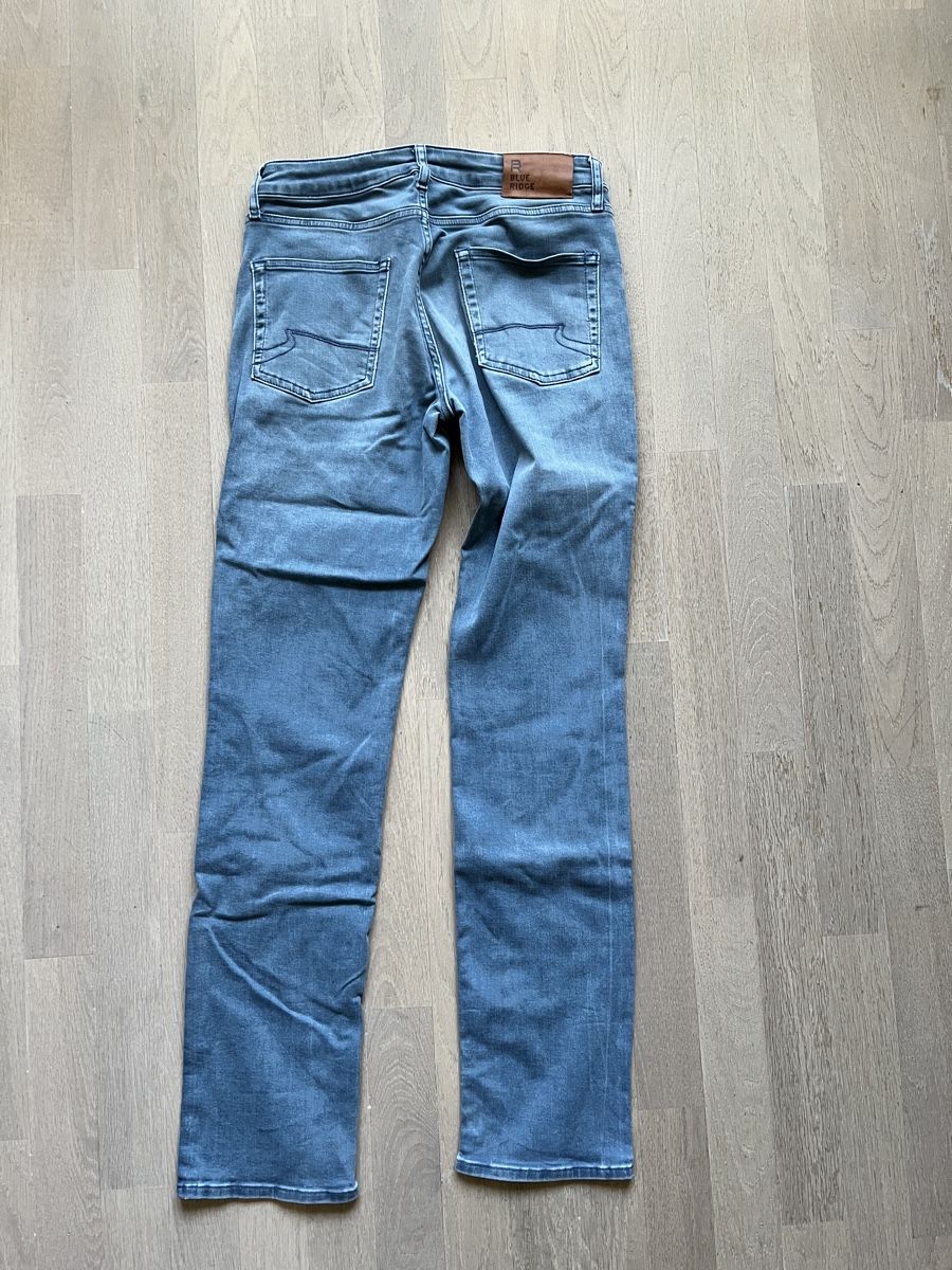 Pantaloni: vier Paar Jeans Gr. 30/34 (32) – Usato da Baar venduto da Healme 4