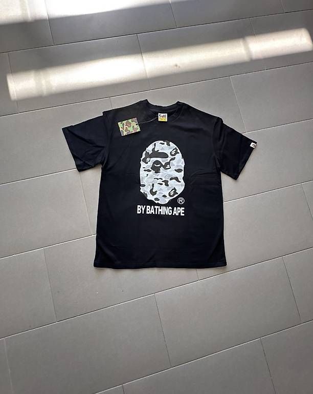 T-shirts: Bape tshirt  – Neuf avec emballage d'origine à Liestal par Adriennsely