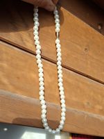 Collier de perles blanches longueur +/-58 cm 