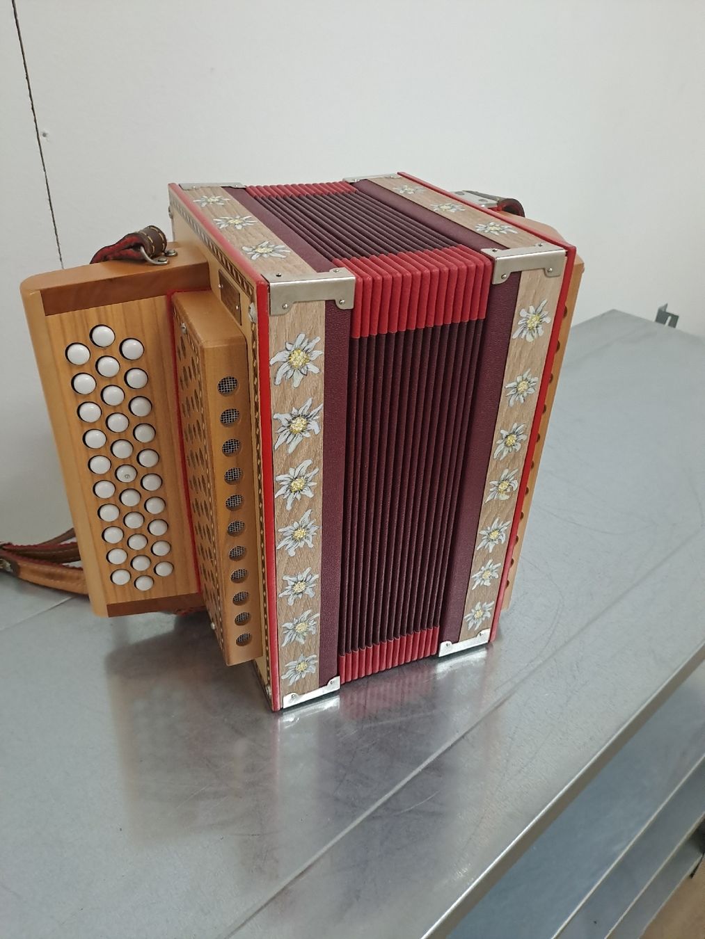 Strumenti musicali: Aemmentaler orgeli ton B  – Usato da Villeneuve venduto da BibiVintage 6
