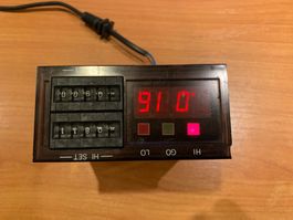 Keyence Digital Meter Relays mit Manuel