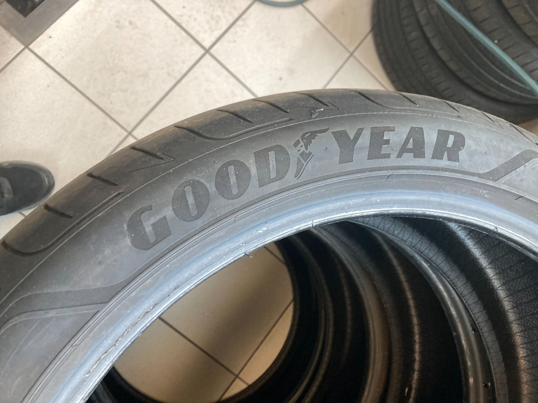 Goodyear Pneus & Kompletträder: 225/45R19 Sommerpneus Good Year – Gebraucht aus Cham von WB2223 4