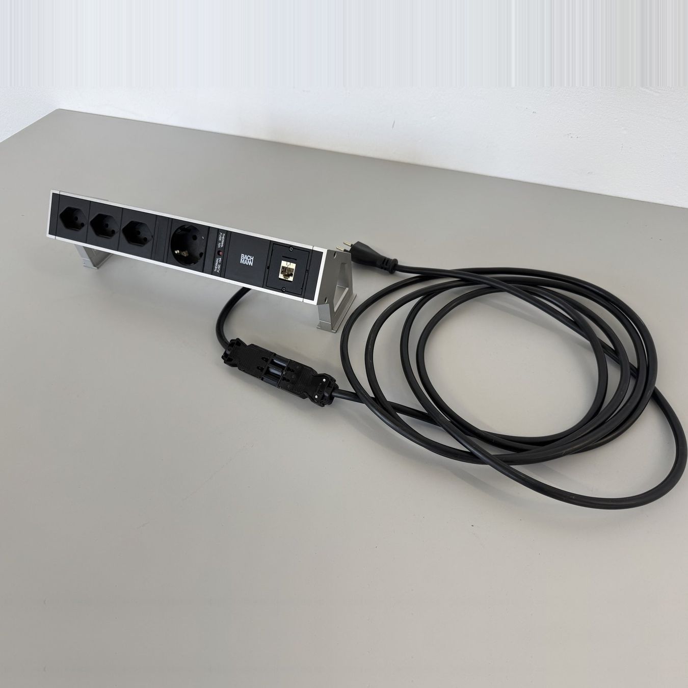 Alimentazione elettrica: Bachmann Mehrfachstecker Desk 2 – Usato da Schönenwerd venduto da mcofficeshop 2