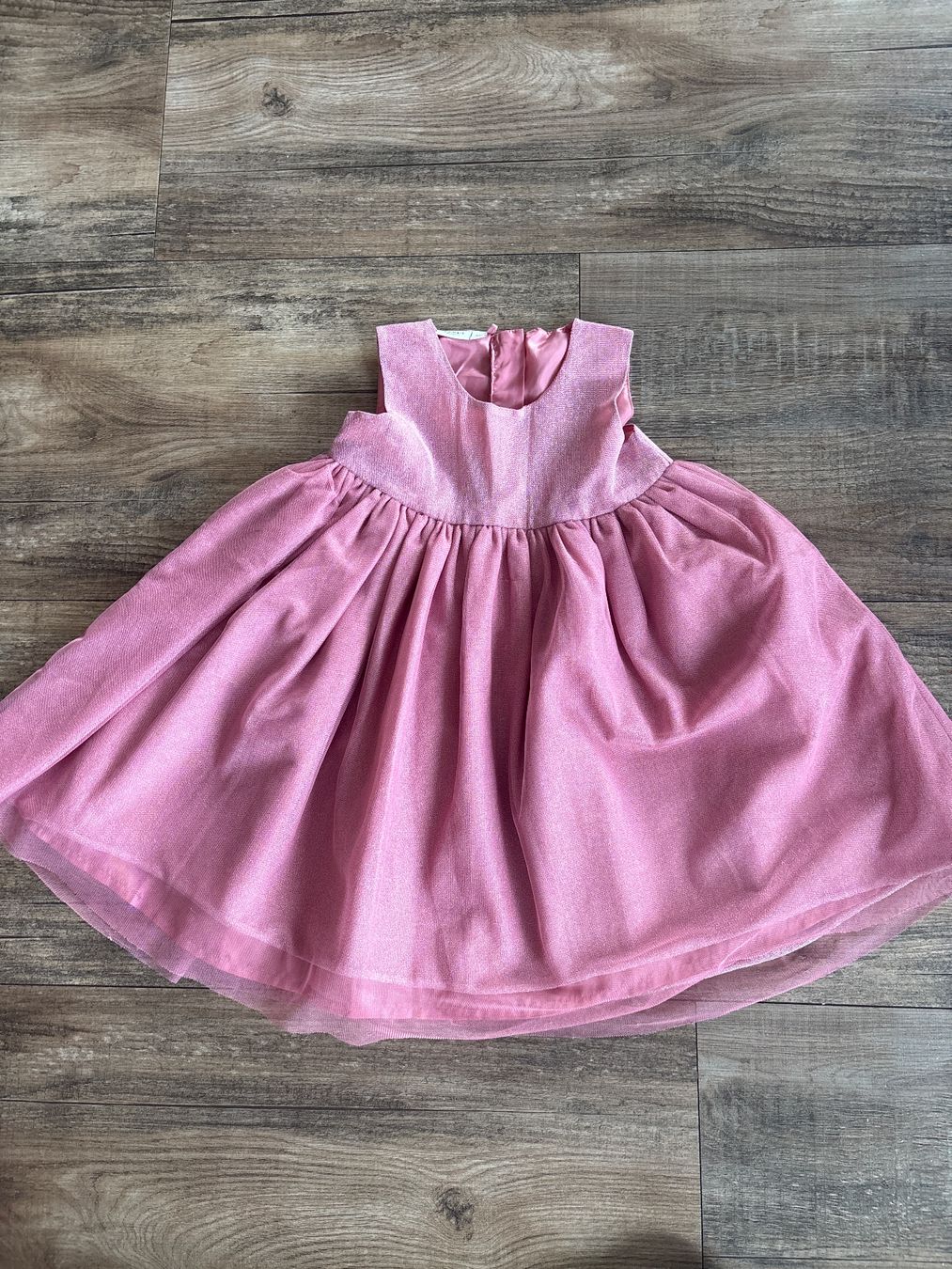 Kleider & Röcke: Festliches Kleid, Grösse 104, dezenter Glitzer – Gebraucht aus Hochdorf von asvi