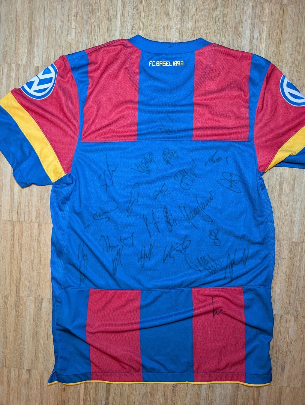 Nike Canottiere & Pantaloni: FC Basel Jersey FCB Saison  2011/12, Signed – Nuovo (secondo la descrizione) da Basel venduto da rubah 1