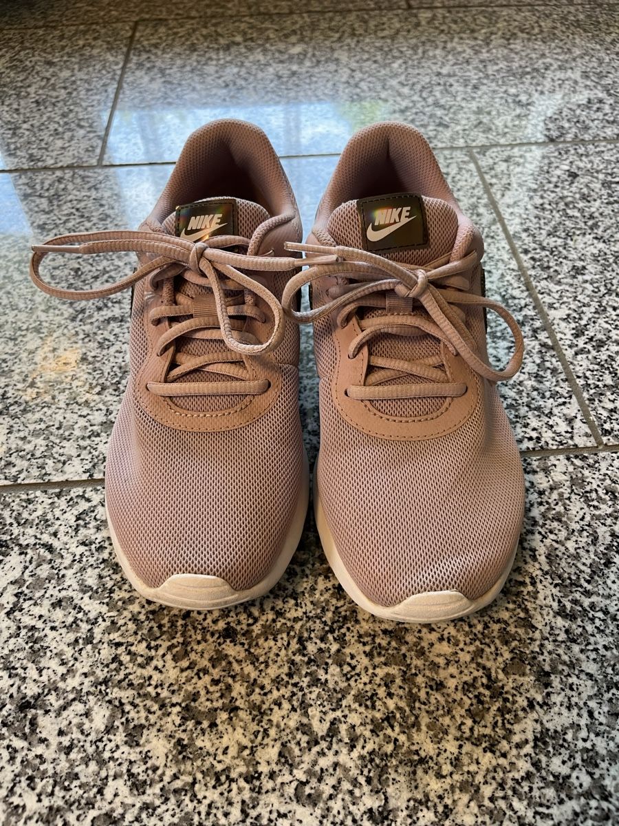 Nike Scarpe da donna: Nike Tanjun Sneaker rosa – Usato da Densbüren venduto da Powpow