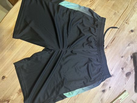 Sport Shorts XL, Schwarz/Türkis - Ideal für den Sommer!