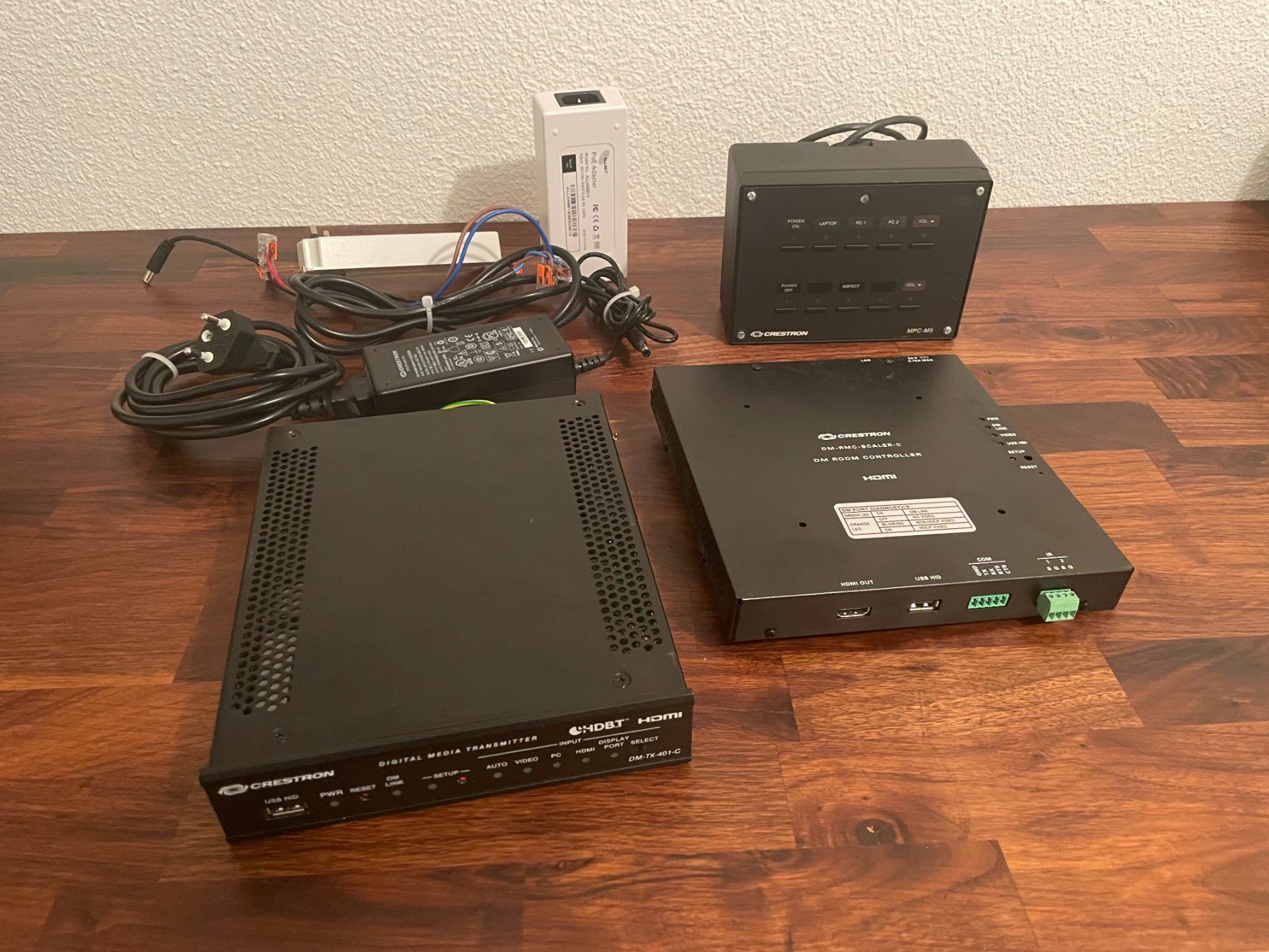 Composants électroniques: Crestron Digital Media mit Controller – D'occasion à Mellingen par Browser67