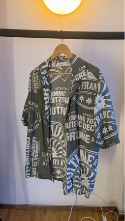 Stylisches Sommerhemd mit speziellem Aufdruck, Grösse L