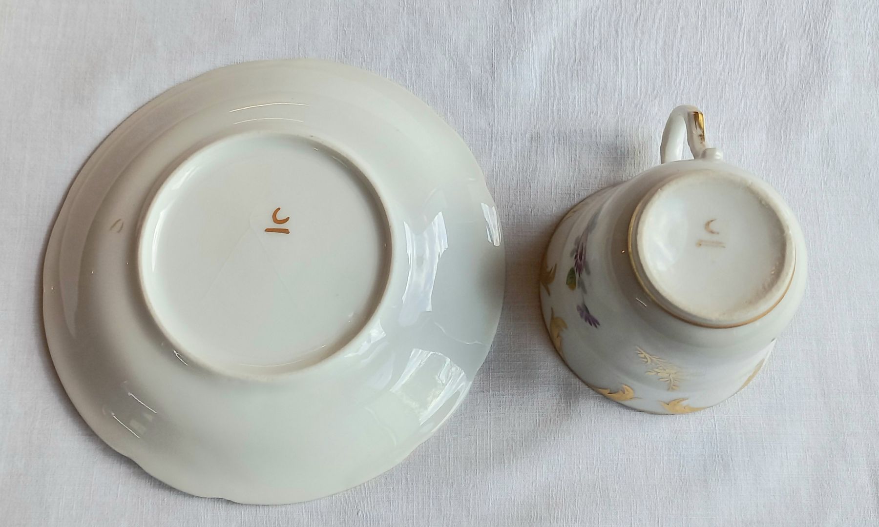 Tassen: Antike Kaffeetasse mit Unterteller, Blumendekor, Goldrand – Gebraucht aus Buchs AG von Dzirul 6