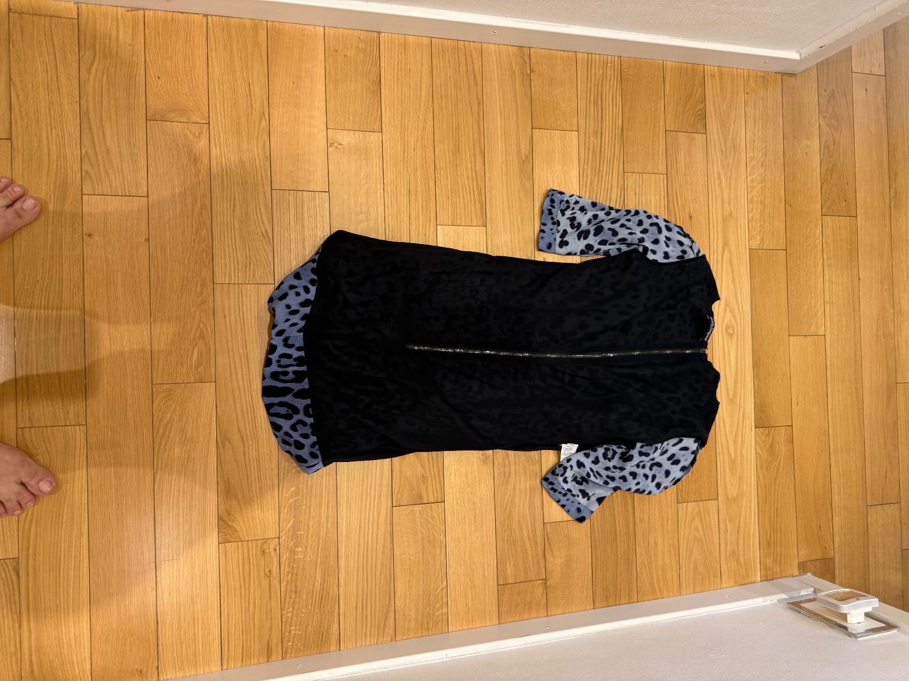 Dolce & Gabbana Robes: Robe imprimé léopard bleu manches courtes taille M – D'occasion à La Croix-de-Rozon par ben_9qlz 4