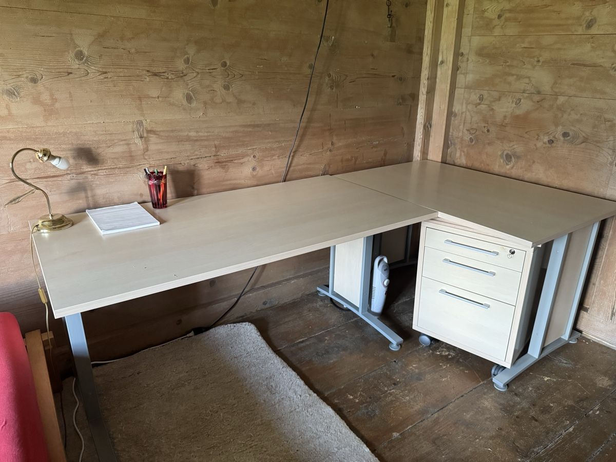 Scrivanie: Schreibtisch Ecke Container  – Usato da Oberwil i. S. venduto da ulr_qy5d
