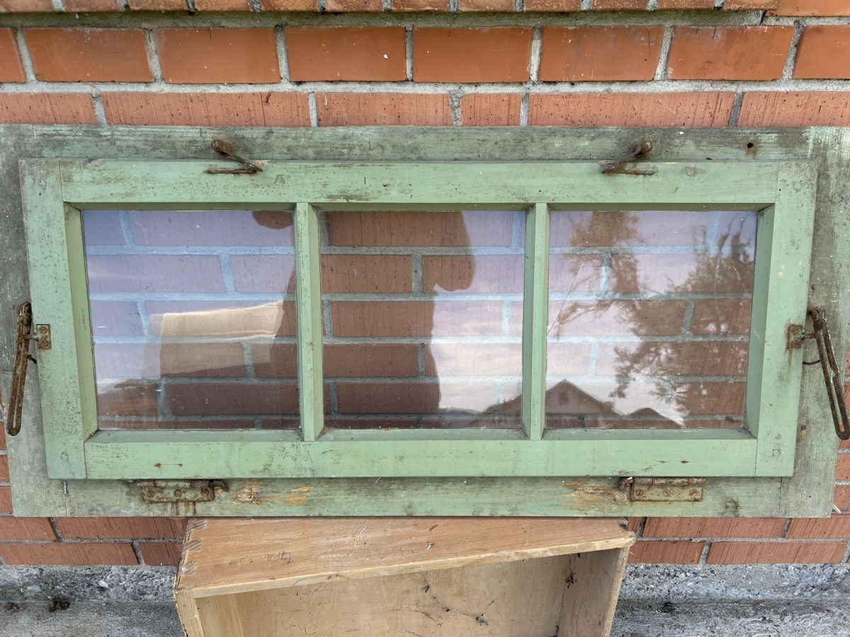 Finestre: Antikes altes Kellerfenster  – Usato da Gwatt (Thun) venduto da ate_6ng8 2
