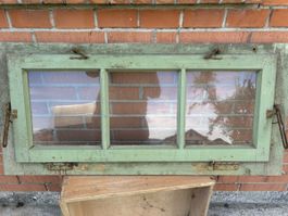 Antikes altes Kellerfenster
