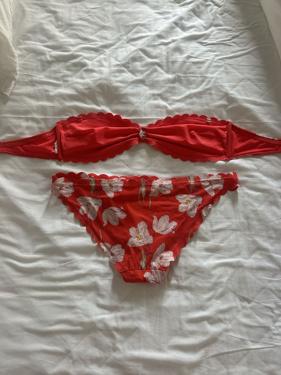 Badekleider & Bikinis: Ensemble de bikini bandeau corail à fleurs taille M – Gebraucht aus St-Prex von mar_f6t6 2