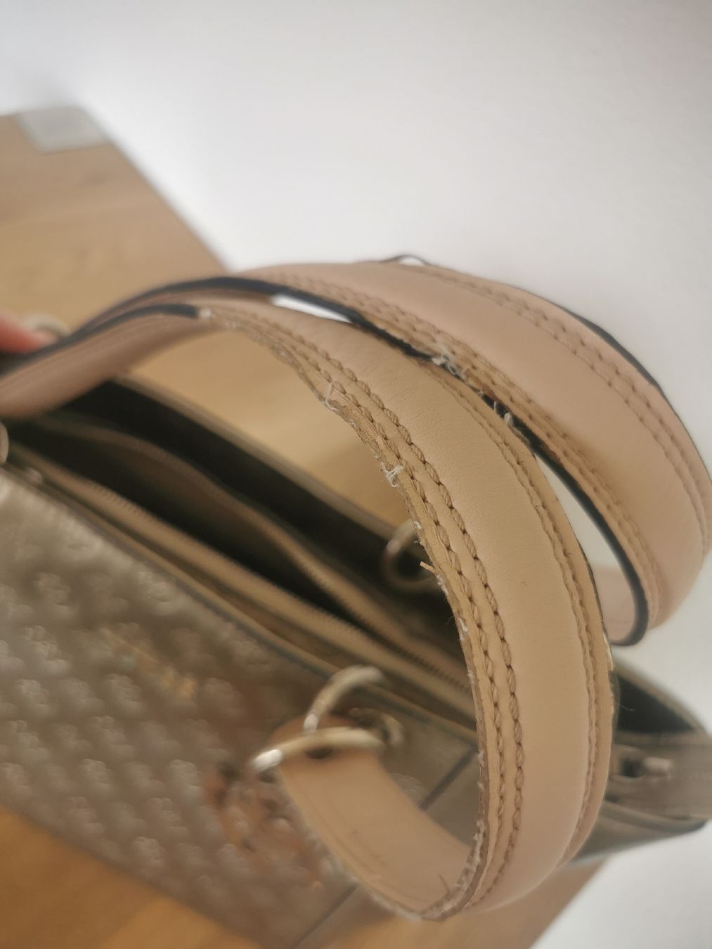 Guess Borse da donna: Guess Tasche – Usato da Zürich venduto da ssi_6pt7 2