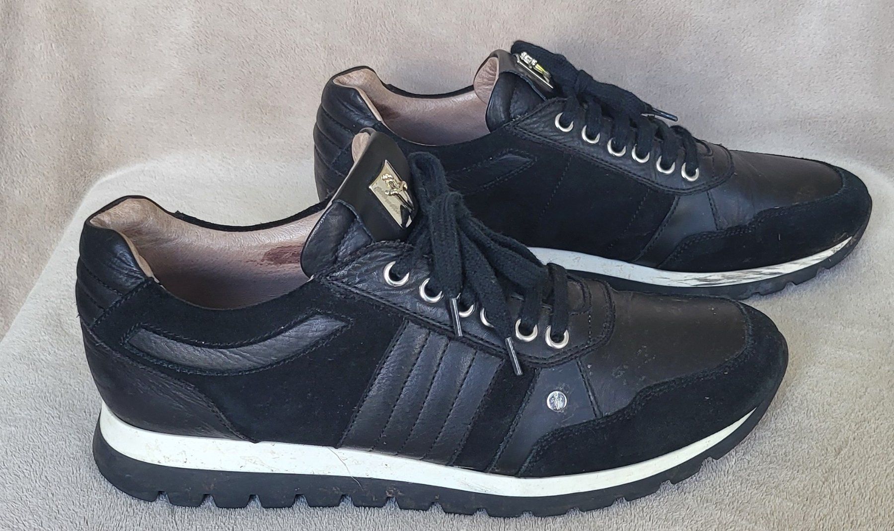 Schuhe für Jungen: Schwarze Schuhe, neuwertig, Grösse 40 – Gebraucht aus Bremgarten von im02