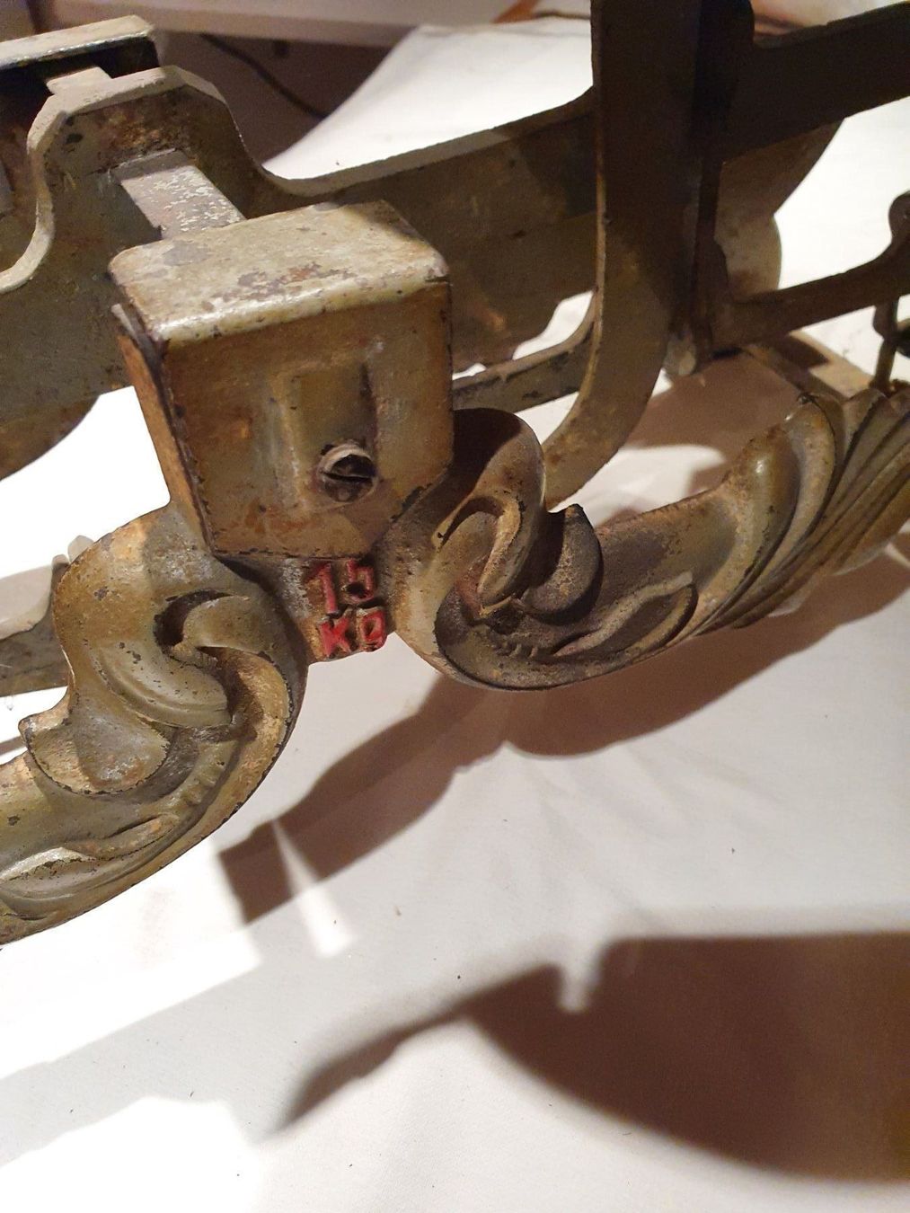 Waagen und Gewichte: Antik Metall Waage – Gebraucht aus Basel von M2 5