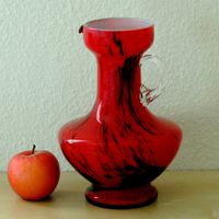 Vase à anse, Carlo Moretti pour Opaline de Florence, 1970s