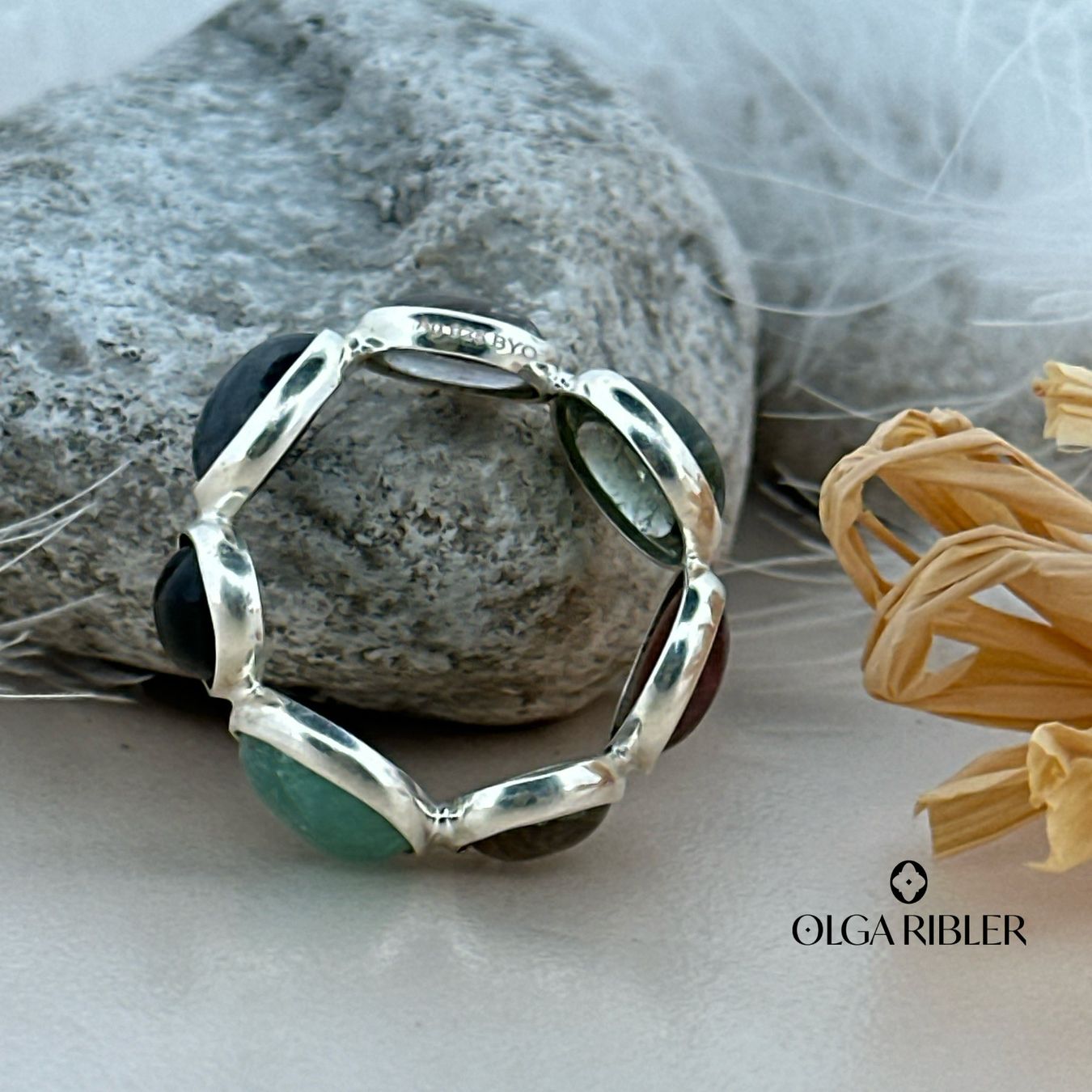 Olga Ribler Bagues: Spaghetti-Ring Regenbogen-Mondstein Grösse 60 – Neuf (Voir description) à Luzern par Schmuckoutlet 5
