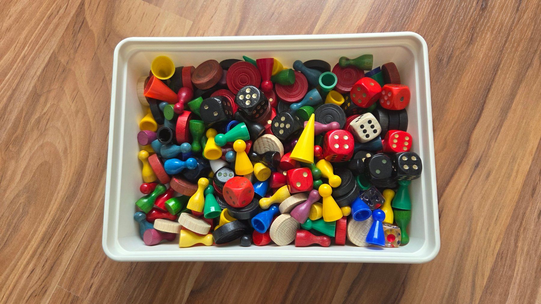 Giocattoli: Box voller Spielfiguren / Würfel – Usato da Bösingen venduto da Soene91