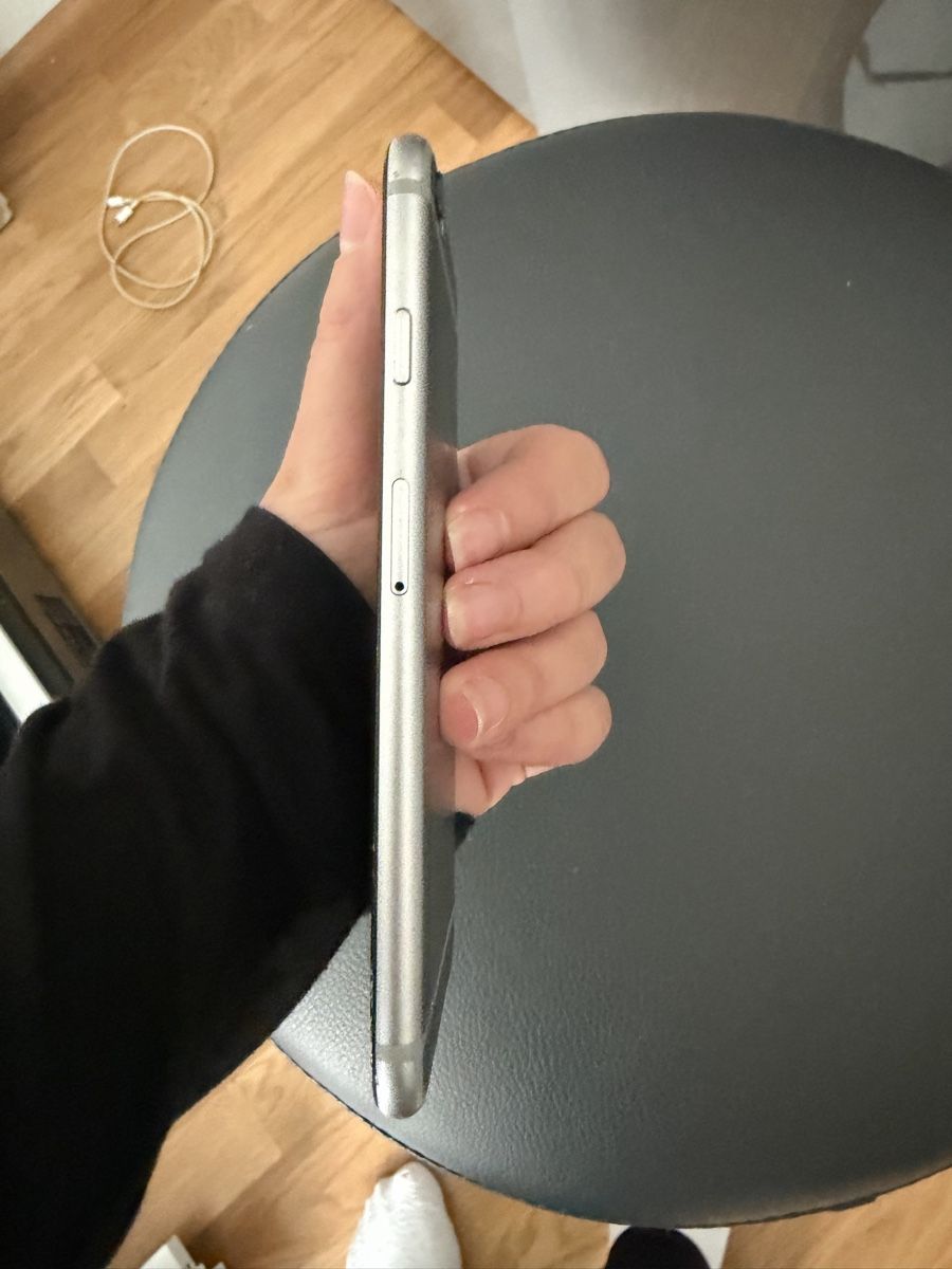 Apple Handys / Smartphones: Apple iPhone 6 silber – Gebraucht aus Basel von Leyla_12 5