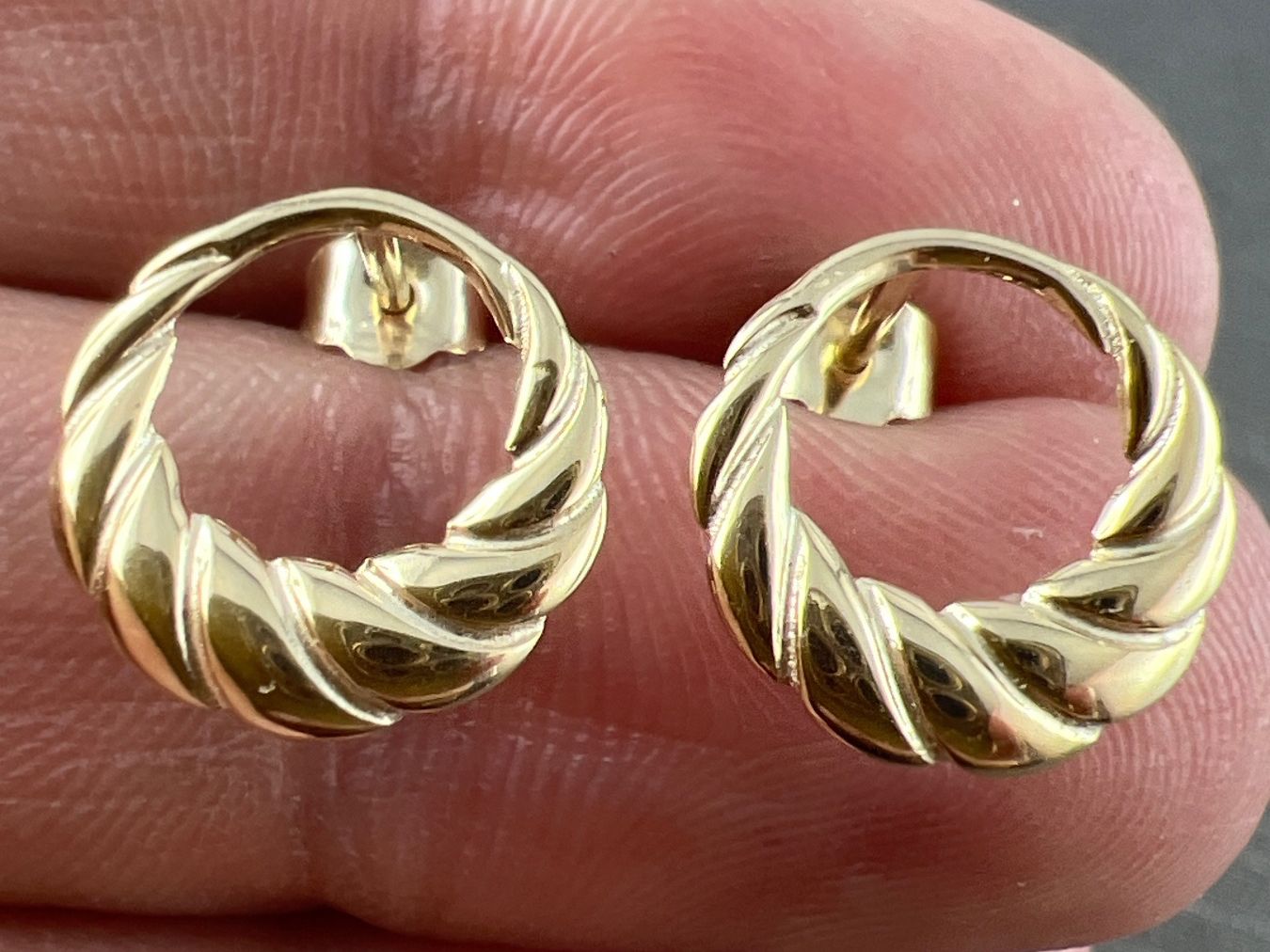 Ohrringe & -stecker: Ohrstecker 375 Gold – Gebraucht aus Niederuzwil von leo_8857