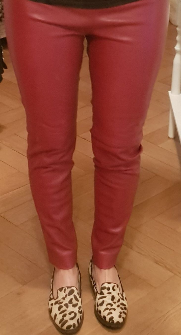 Pantaloni: Hose Kunstleder von Mango – Nuovo (secondo la descrizione) da Küsnacht ZH venduto da 2011_