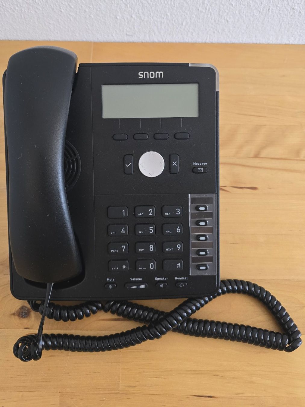 Snom Telefoni: VoIP Telefon SNOM D715, PoE, Gbit-Switch, USB – Usato da Aadorf venduto da Dcand