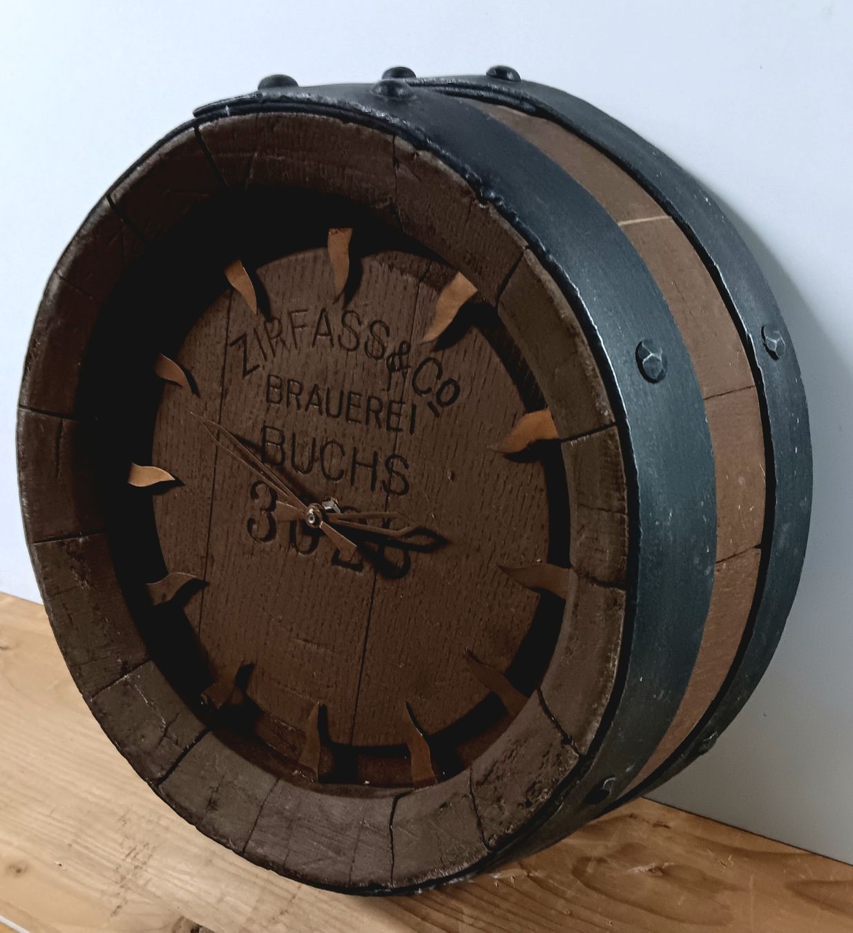 Orologi: Bierfass Uhr Brauerei Zirfass Buchs – Difettoso da Lichtensteig venduto da B-B-Bier 2