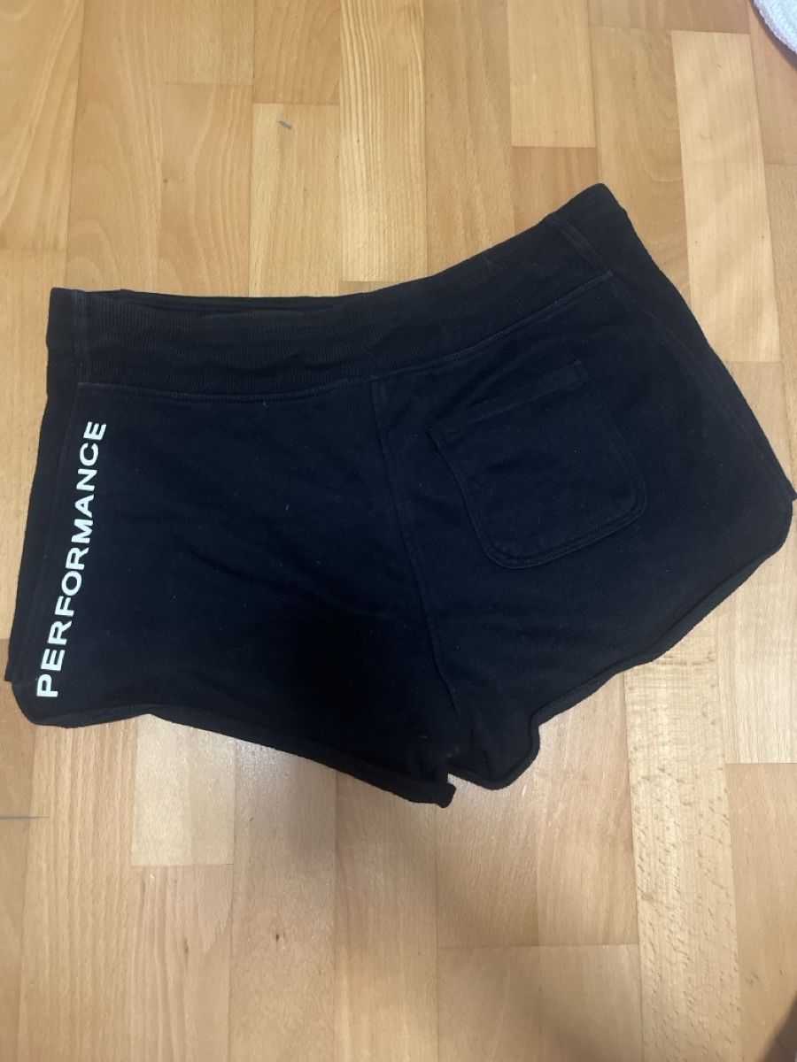 Calvin Klein Pantaloni: Calvin Klein Shorts – Usato da Bülach venduto da SharonP01 1