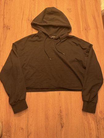 Schwarzer Kapuzenpullover, kurz geschnitten, Grösse M