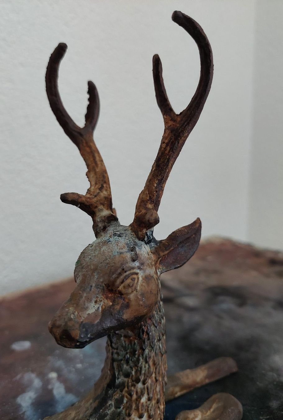 Skulpturen & Statuen: Hirschfigur liegend, antik – Gebraucht aus Subingen von K7passt_immer 2