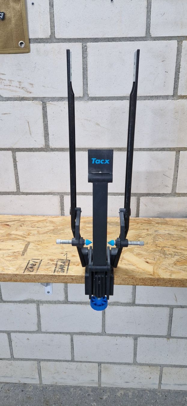Autres accessoires pour le cyclisme: Tacx Zentrierständer – D'occasion à Zernez par Speed79