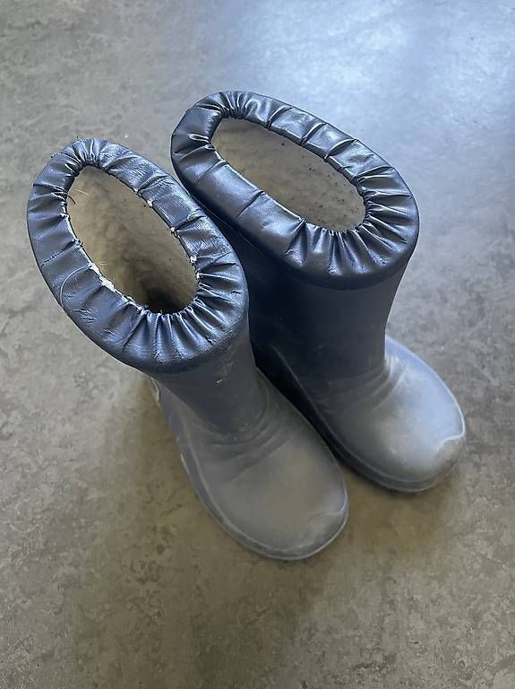 Scarpe per ragazzi: Gefütterte Gummistiefel Gr. 24 – Usato da Zürich venduto da kar_qn9r