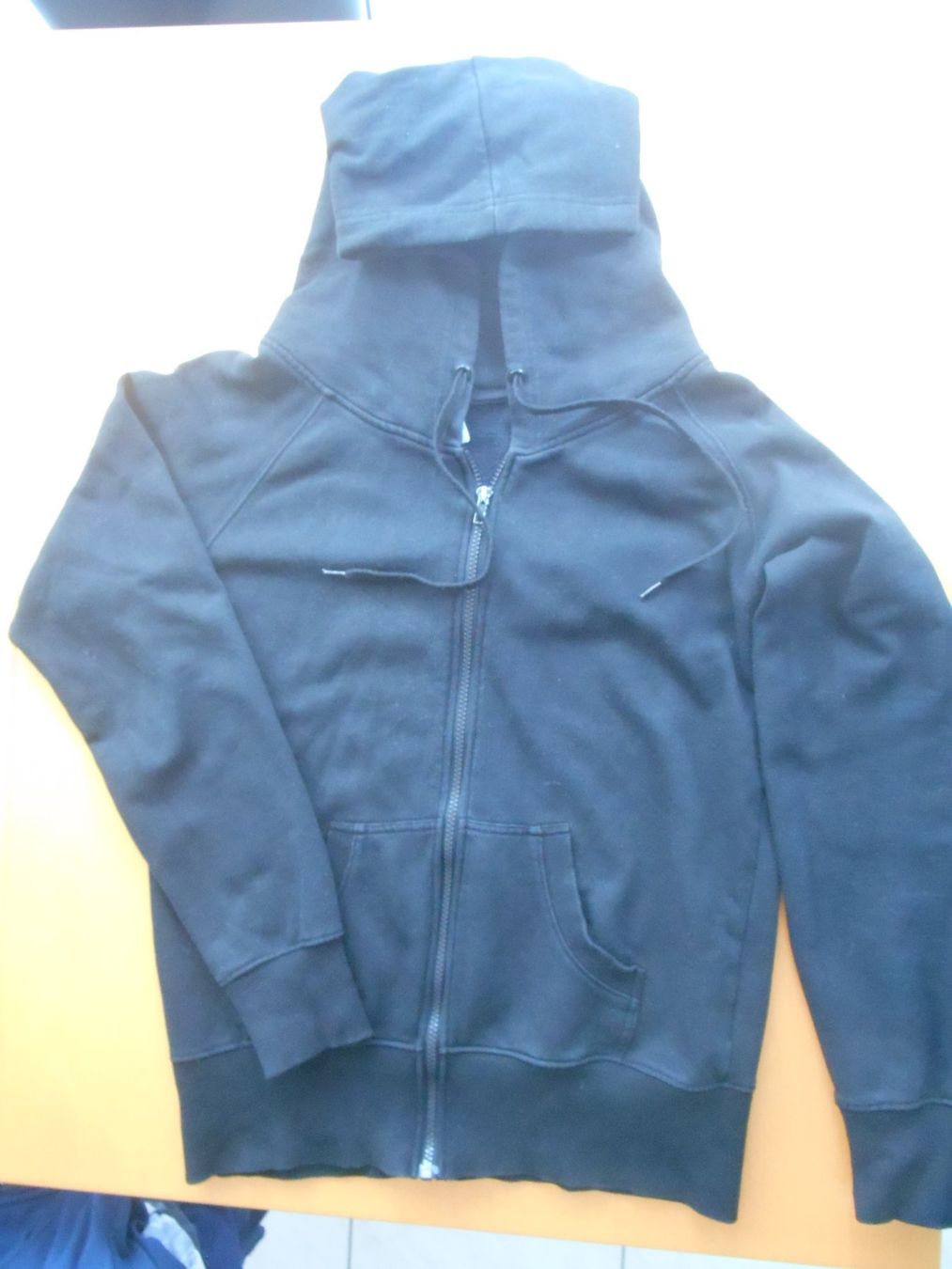 Giacche: Schwarze Kapuzen-Sweatjacke Gr. M – Nuovo (secondo la descrizione) da Nussbaumen AG venduto da Sumopi 1