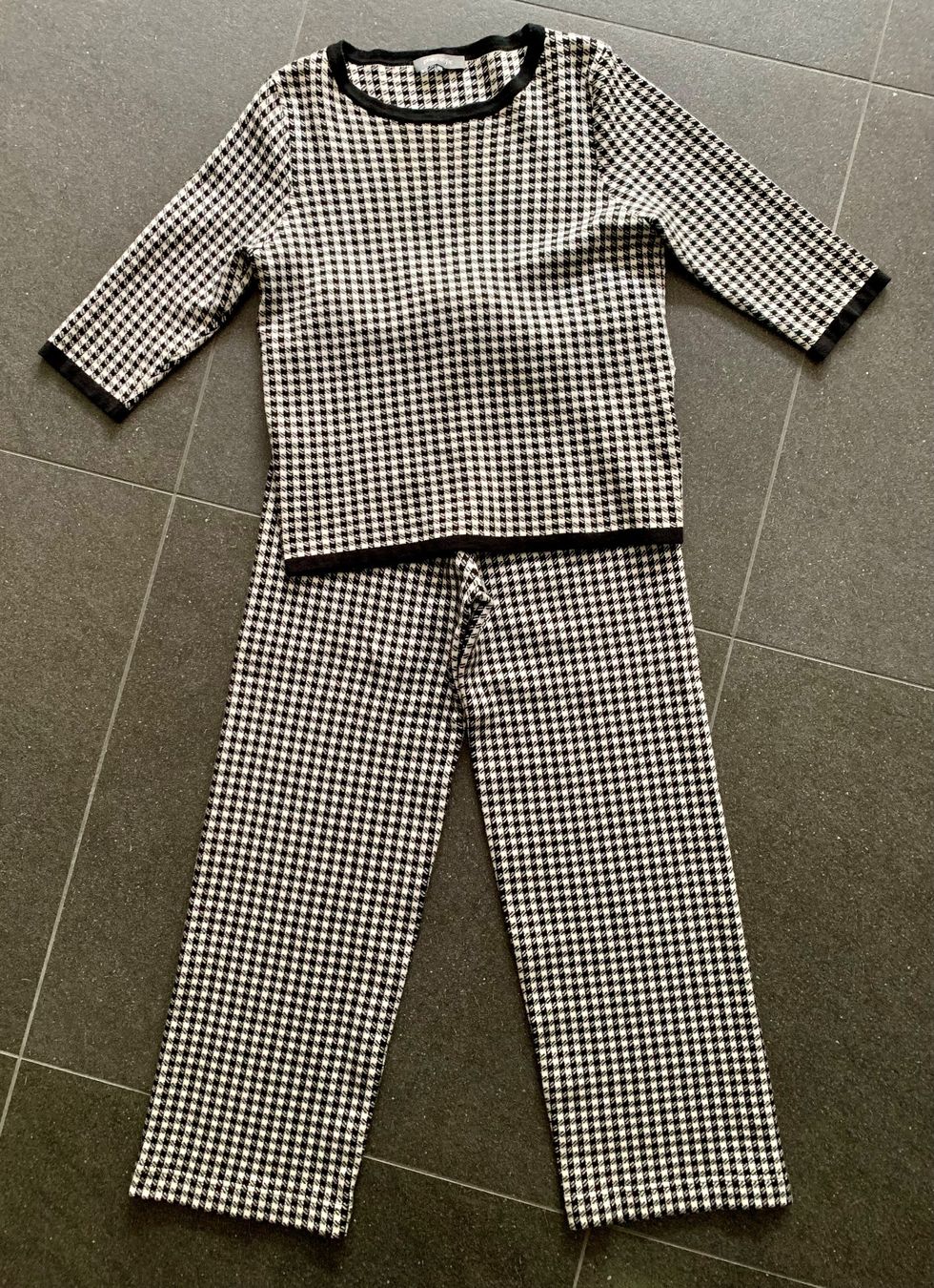 Completi & Tailleur: philo-sofie  Strick Anzug Kombi=Pulli + Hose, BW-Mix – Usato da Engelburg venduto da mamalanima 1