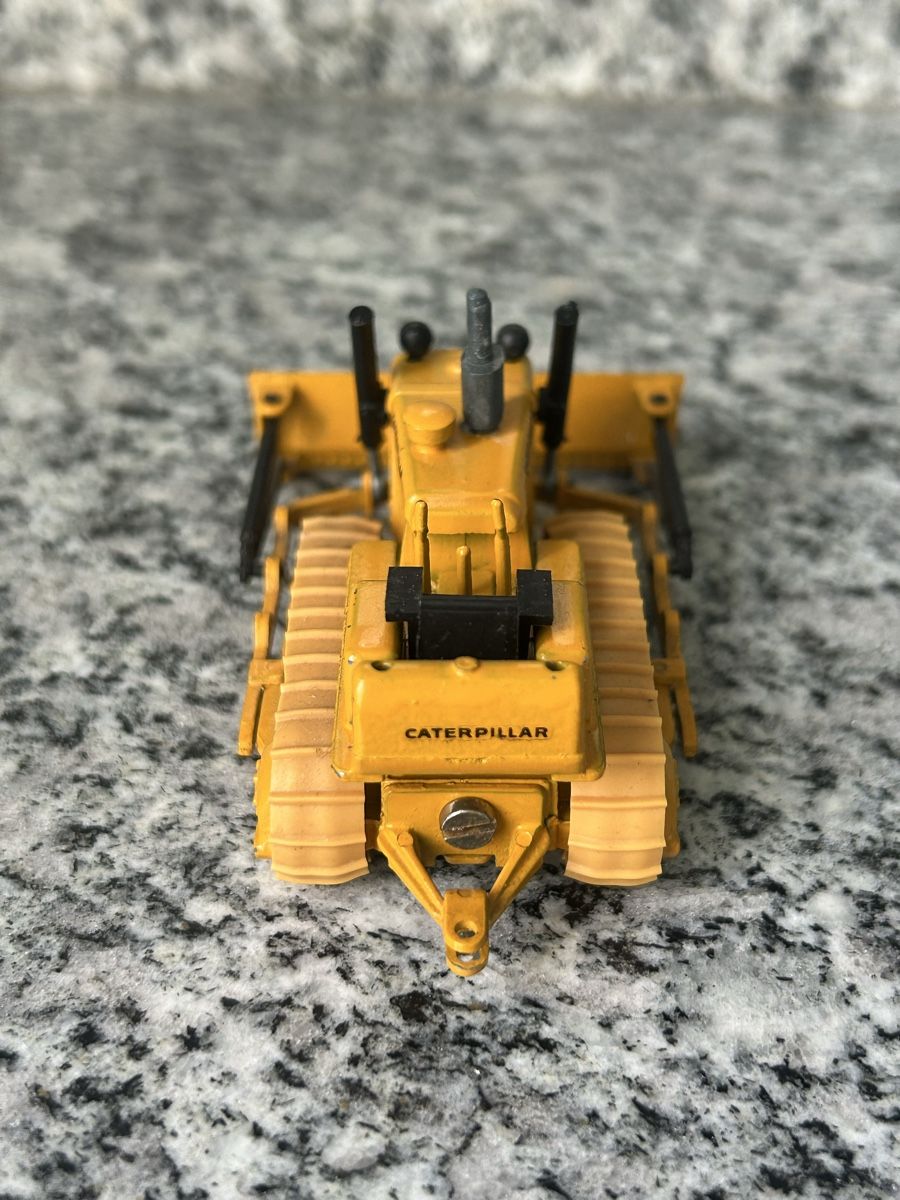 Caterpillar Modellbausätze & Standmodelle: Cat D4D Dozer, 1:50 , NZG – Gebraucht aus Horw von Tigercat635 3